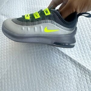 Nike air max Axis TD - Gray and Neon Yellow - 5C